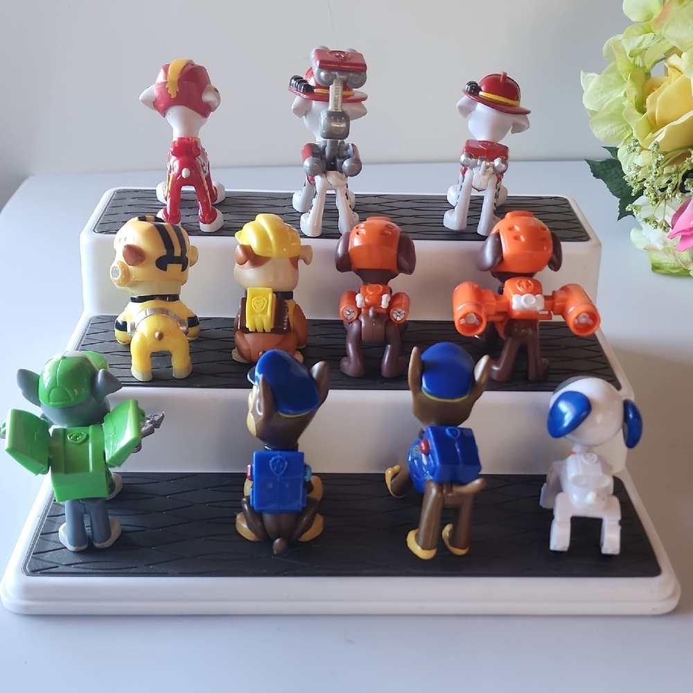11 Pieces, Paw Patrol Rescue Team Action Figures - Red, Blue, Green. - Picture 4 of 15